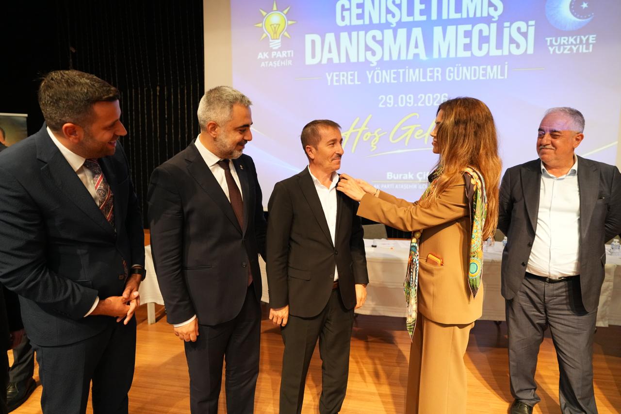Ataşehir’de CHP’li 6 meclis üyesi AK Parti’ye katıldı