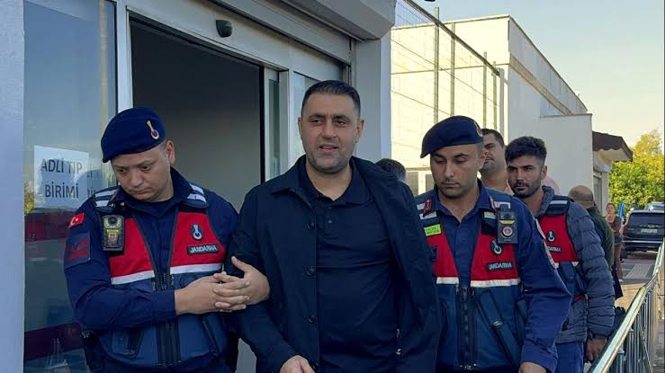 Çukurova Belediye Başkanı Emrah Kozay görevden uzaklaştırıldı!