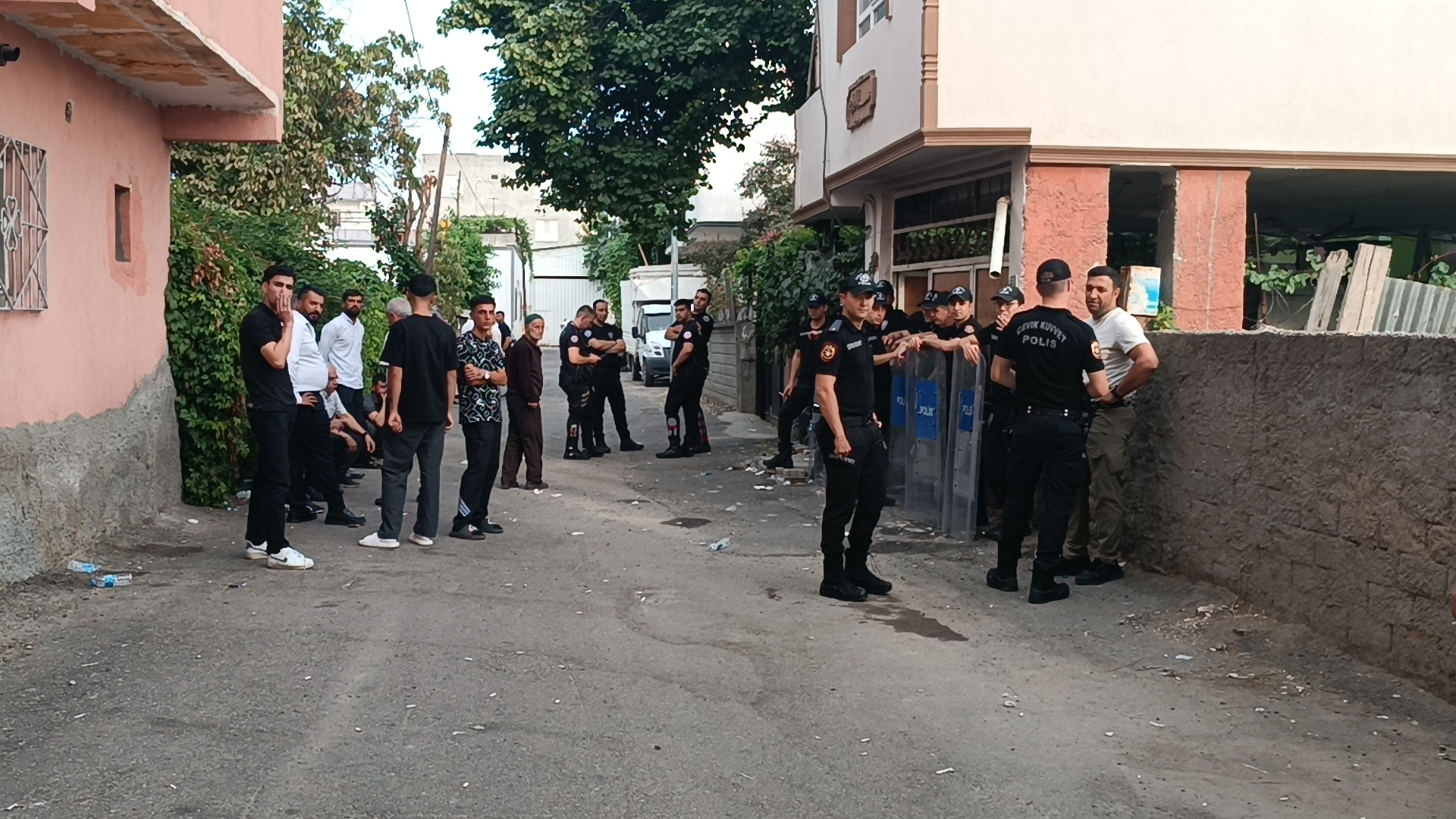Batman'da vahşet! Annesini öldürüp çöp konteynerine attı