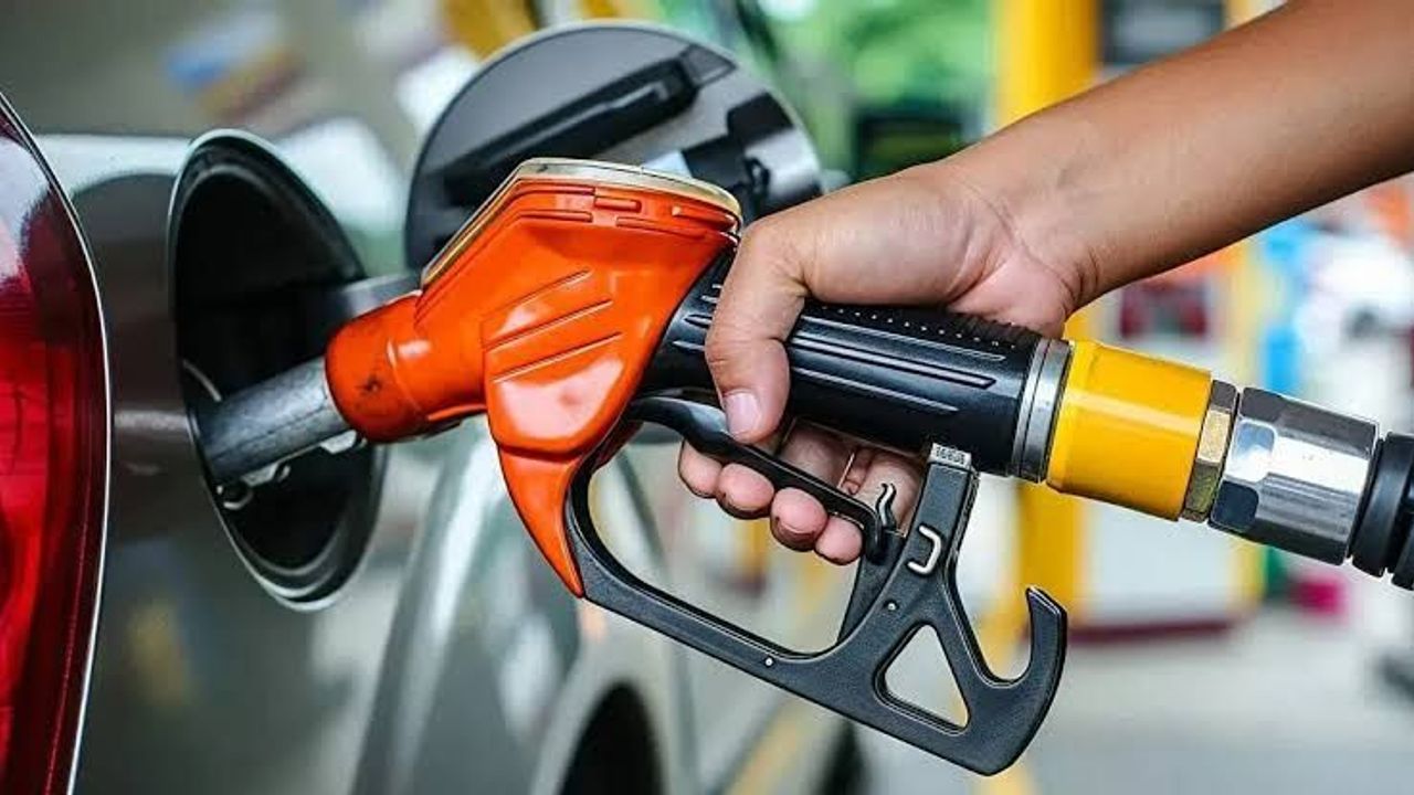 Uzmanlar Tarih Verdi: Benzin ve Motorin Ne Zaman 100 TL Olacak?