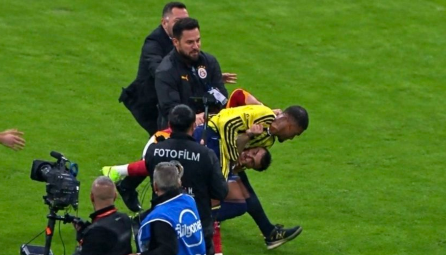 Galatasaray-Fenerbahçe derbisi sonrası kavga! 2 kırmızı kart