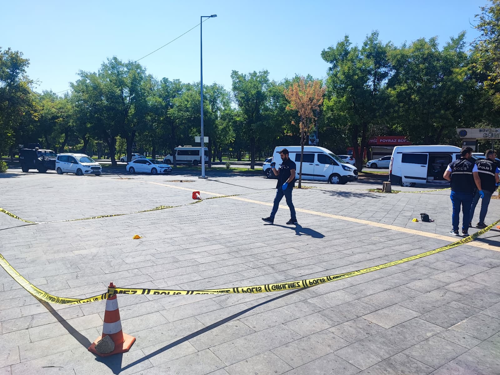 Boşandığı kadını tabancayla öldüren şüpheli, yakalanacağını anlayınca intihar etti