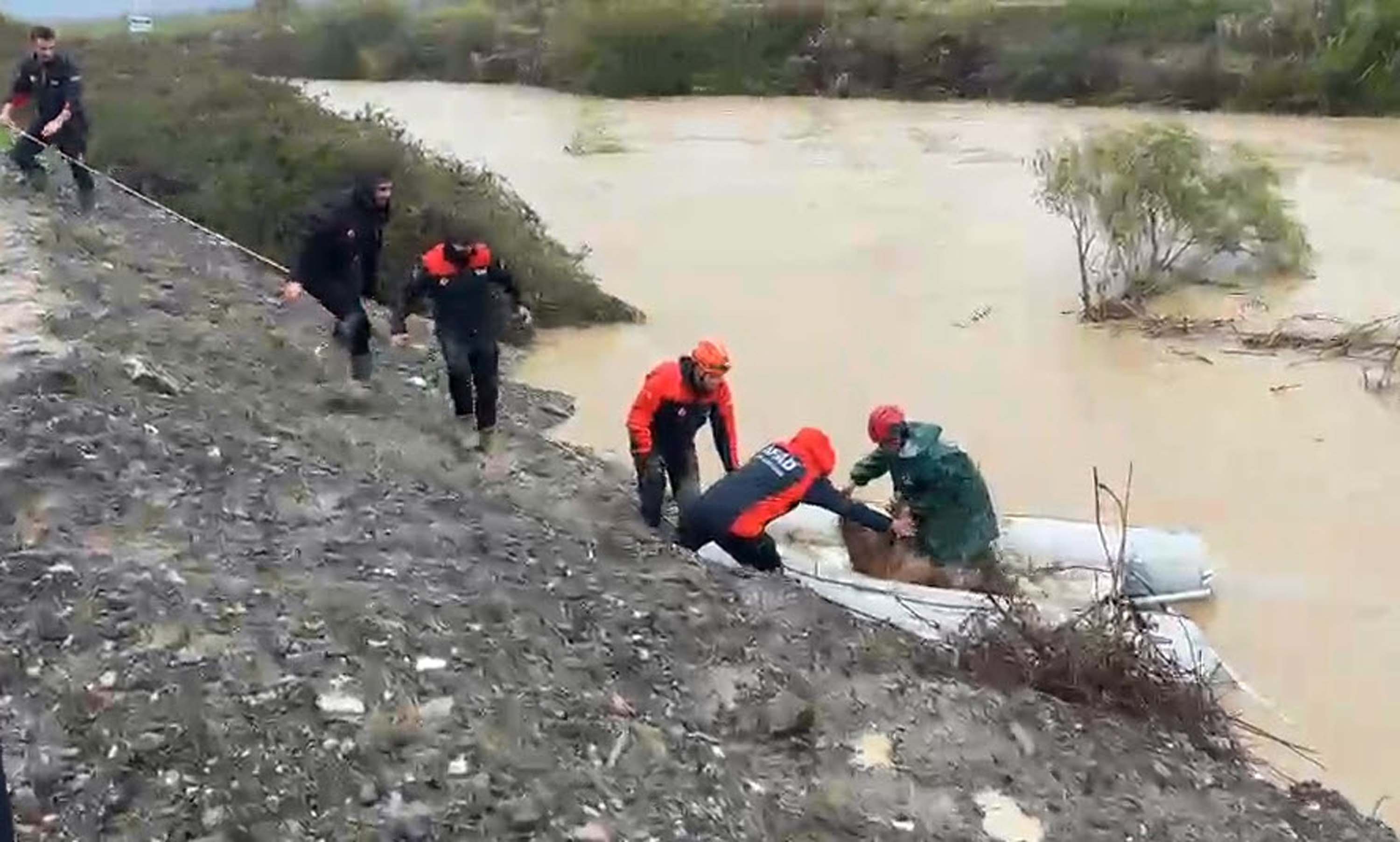 Muğla'da sağanak felaketi! Heyelan ve su baskınları