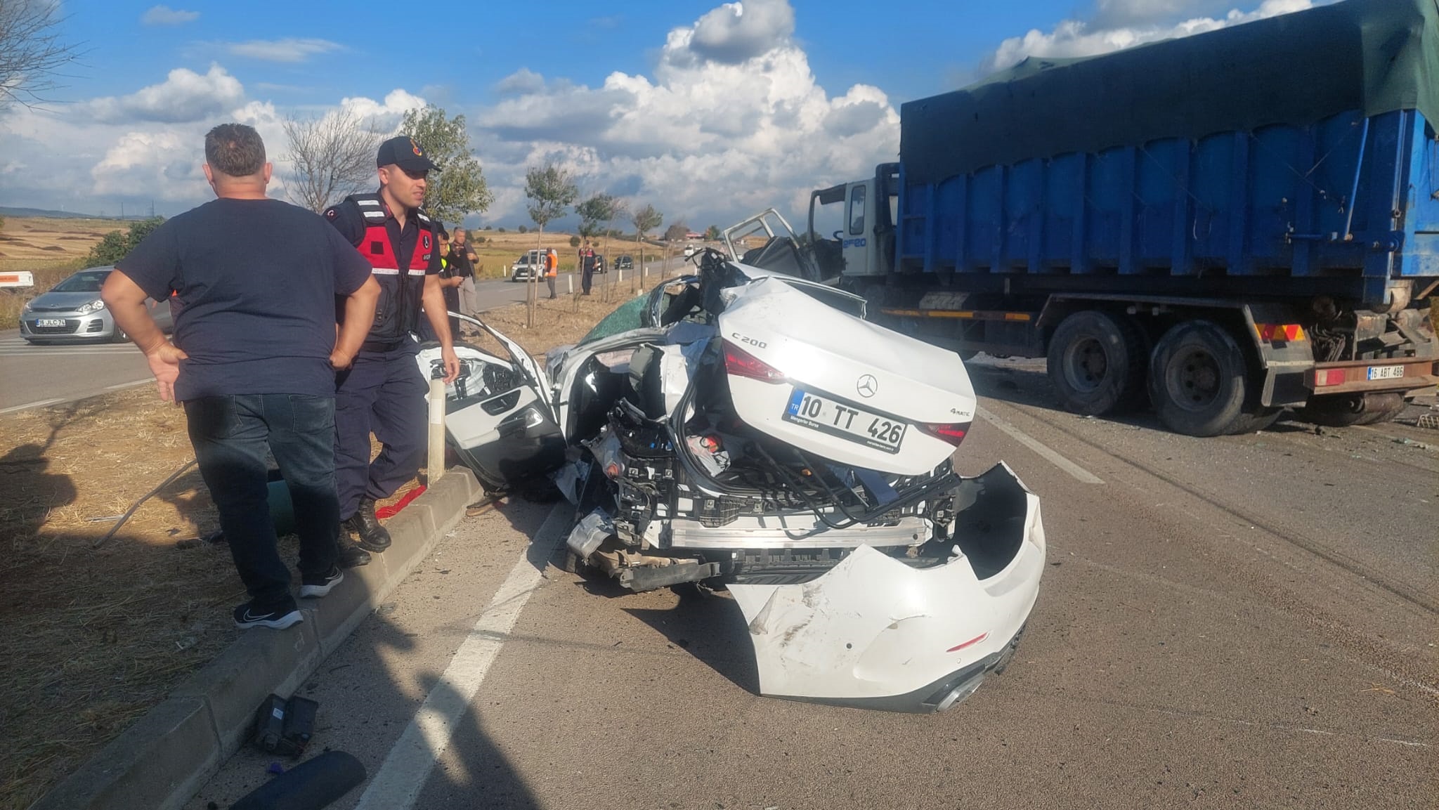 Balıkesir’de feci kaza! Anne, 3 yaşındaki kızı ve doğmamış bebeği öldü