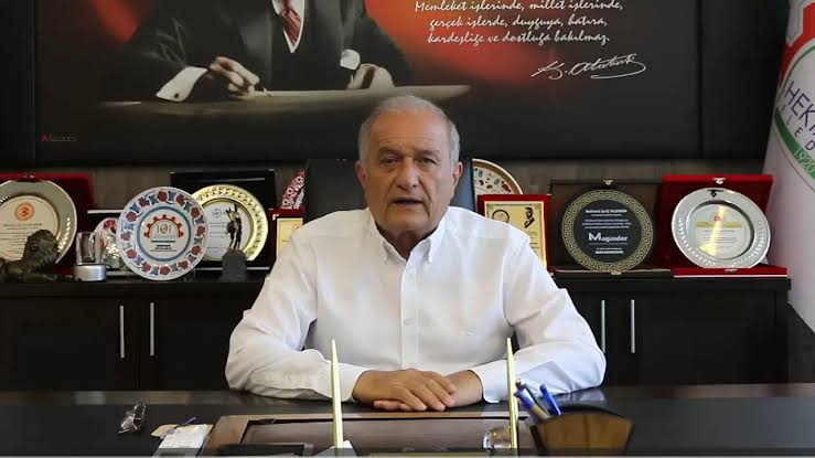Bir istifa daha!