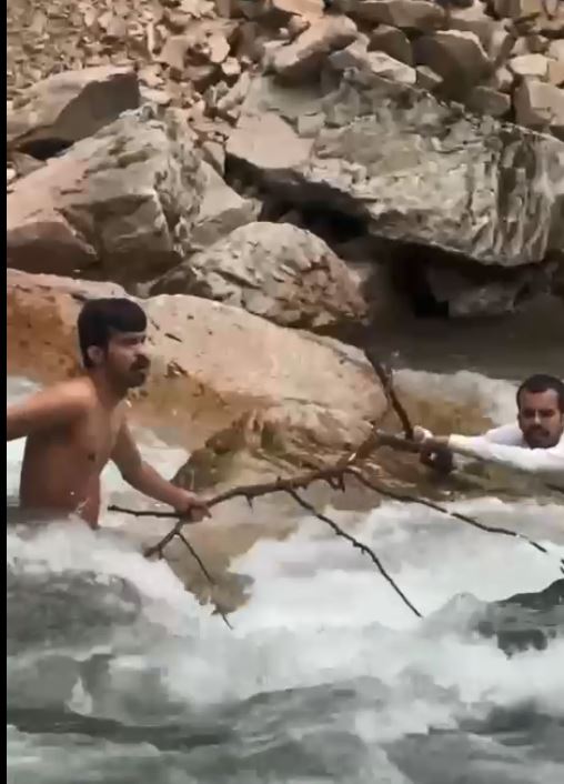 Uzungöl deresinde can pazarı: Suudi turist fotoğraf çektirmek istediği derede boğuldu kardeşi son anda kurtarıldı!