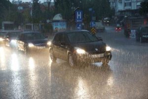 Çakarlı araç şovu pahalıya patladı