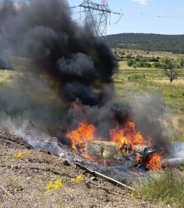 Alev topuna dönen araçtan son anda kurtarıldılar: 1’i ağır 5 yaralı!