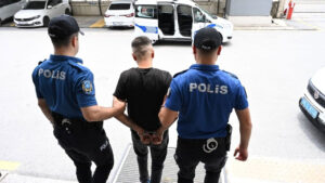 Kırmızı bültenle aranıyordu, Mersin’de yakalandı!