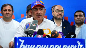 Ermenistan’da Paşinyan zaferi! Türkiye mesajı dikkat çekti