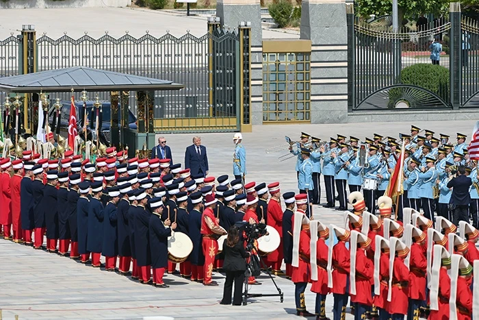 Ünlü yazarın NATO Zirvesi’yle ilgili ‘Mehter’ yazısı sosyal medyada büyük yankı uyandırdı!