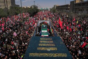 Hamaney’e Kum’da veda!