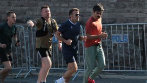 Ankara’da ilk sabah! Macron ünlü parkta koştu