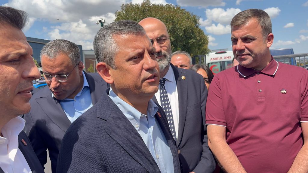 Özgür Özel, Silivri’de konuştu! “Ekrem Başkan’ın savunma hakkı engellenir durumda”