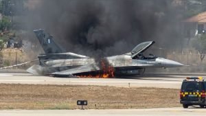 Yunan F-16’sında yangın! Alevlere teslim oldu